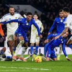 Brasileiro marca, mas Chelsea vacila e cede empate ao Leeds na Premier League