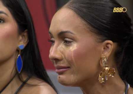 Maquiagem da influenciadora Maxiane foi criticada nas redes sociais