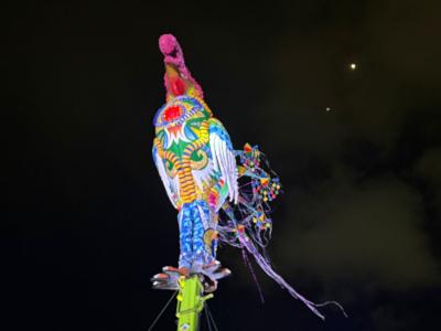 Alegoria, de 32 metros de altura e 8 toneladas, homenageia Dom Helder Câmara