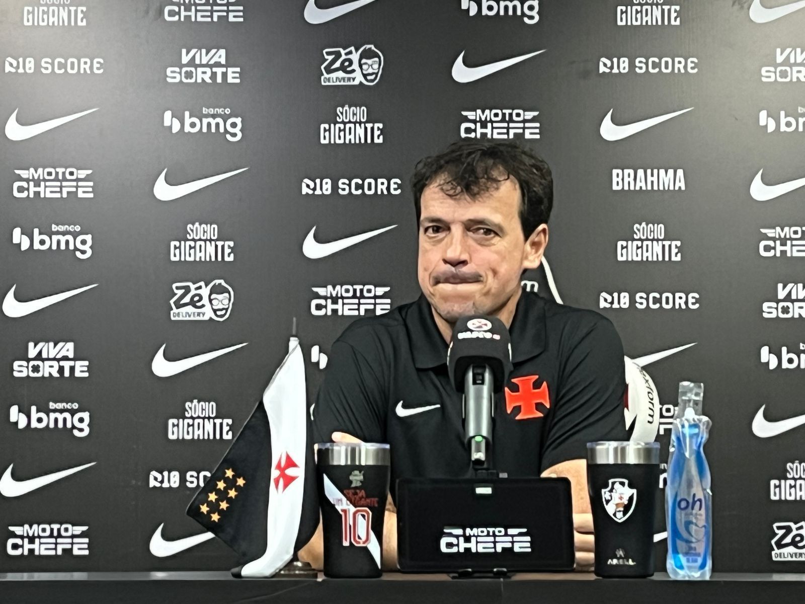 Fernando Diniz da razão para torcedor do Vasco em vaias e desabafa: ‘Culpado sou eu’