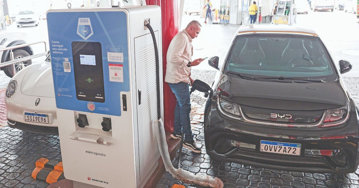 Venda de veículos elétricos e híbridos em Minas Gerais cresce 83% em janeiro de 2026