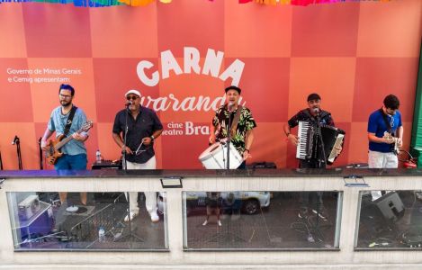 Trio Lampião se apresentando no Carna Varanda 2025