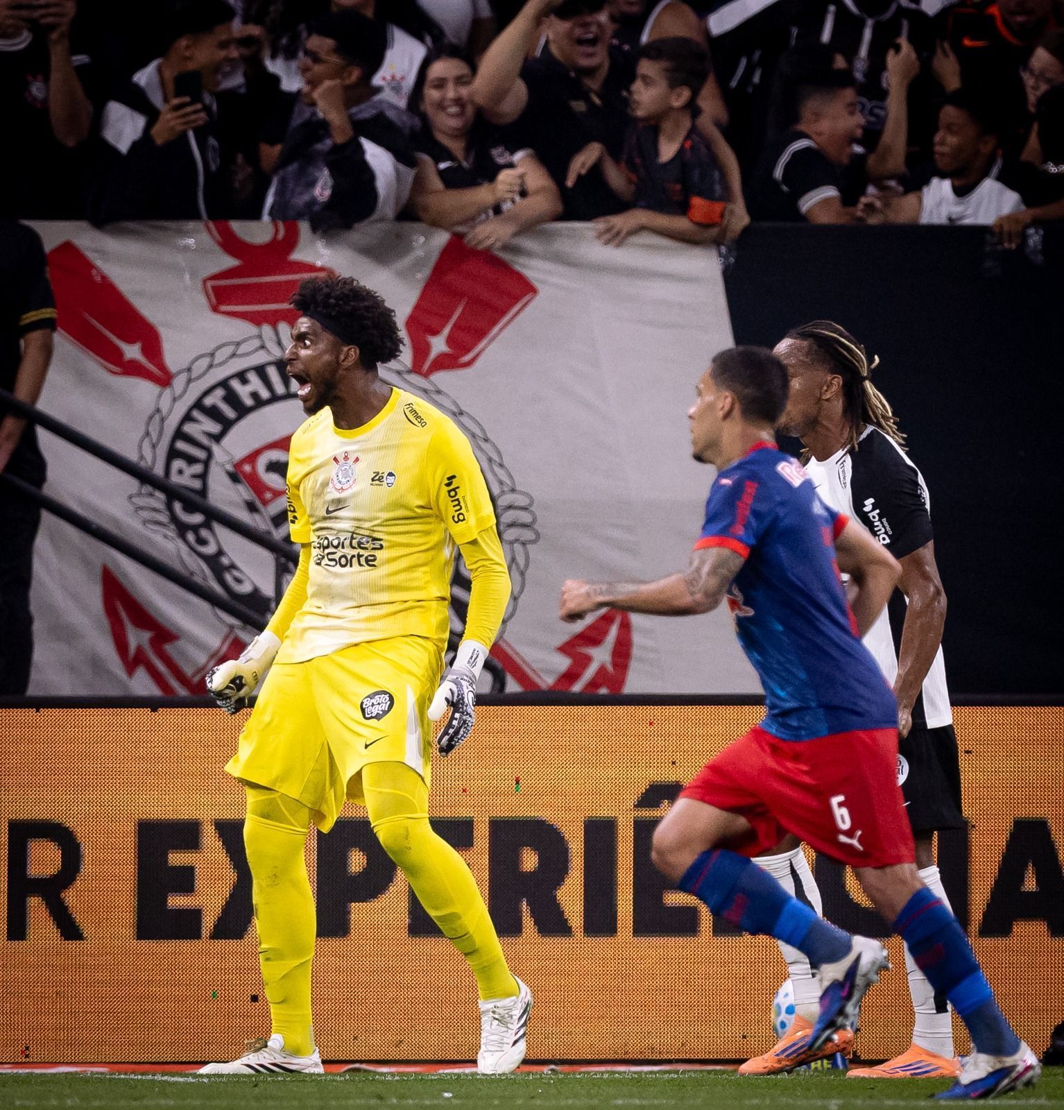 Hugo Souza alcança marca histórica pelo Corinthians; veja números