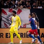 Hugo Souza alcança marca histórica pelo Corinthians; veja números