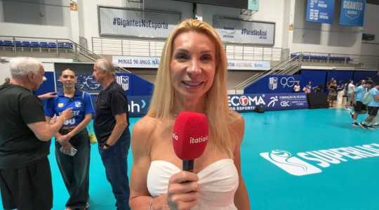 Cristina Pirv em entrevista à Itatiaia