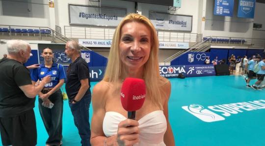 Cristina Pirv em entrevista à Itatiaia