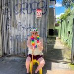 Carnaval BH 2026: folião de 99 anos curte bloco na porta de casa no Santa Tereza