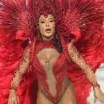 Gracyanne Barbosa quebra protocolo em desfile no Carnaval: ‘Cadeira de rodas’