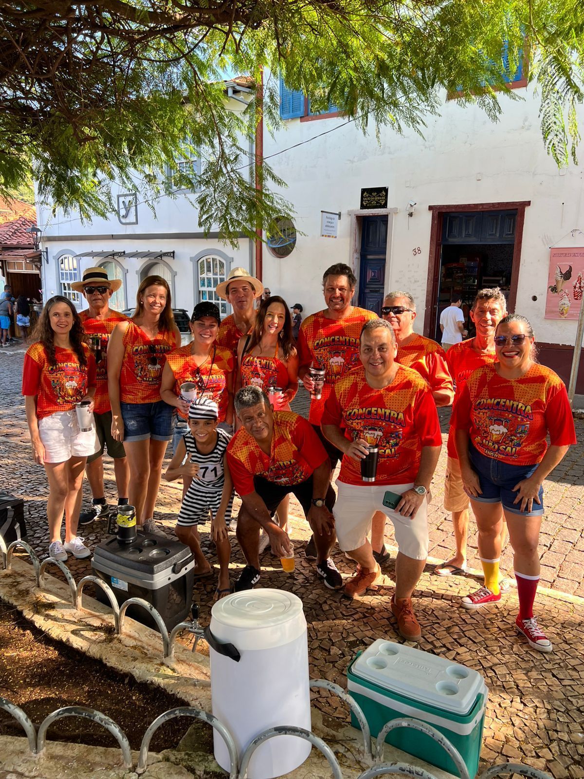 Bloco Concentra + não sai agita sabarenses em praça da cidade na Grande BH