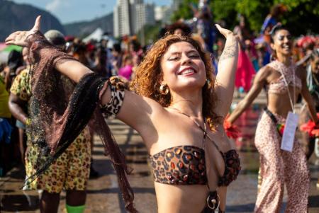 Bloco Amigos da Onça lotou o Aterro do Flamengo, no Rio de Janeiro