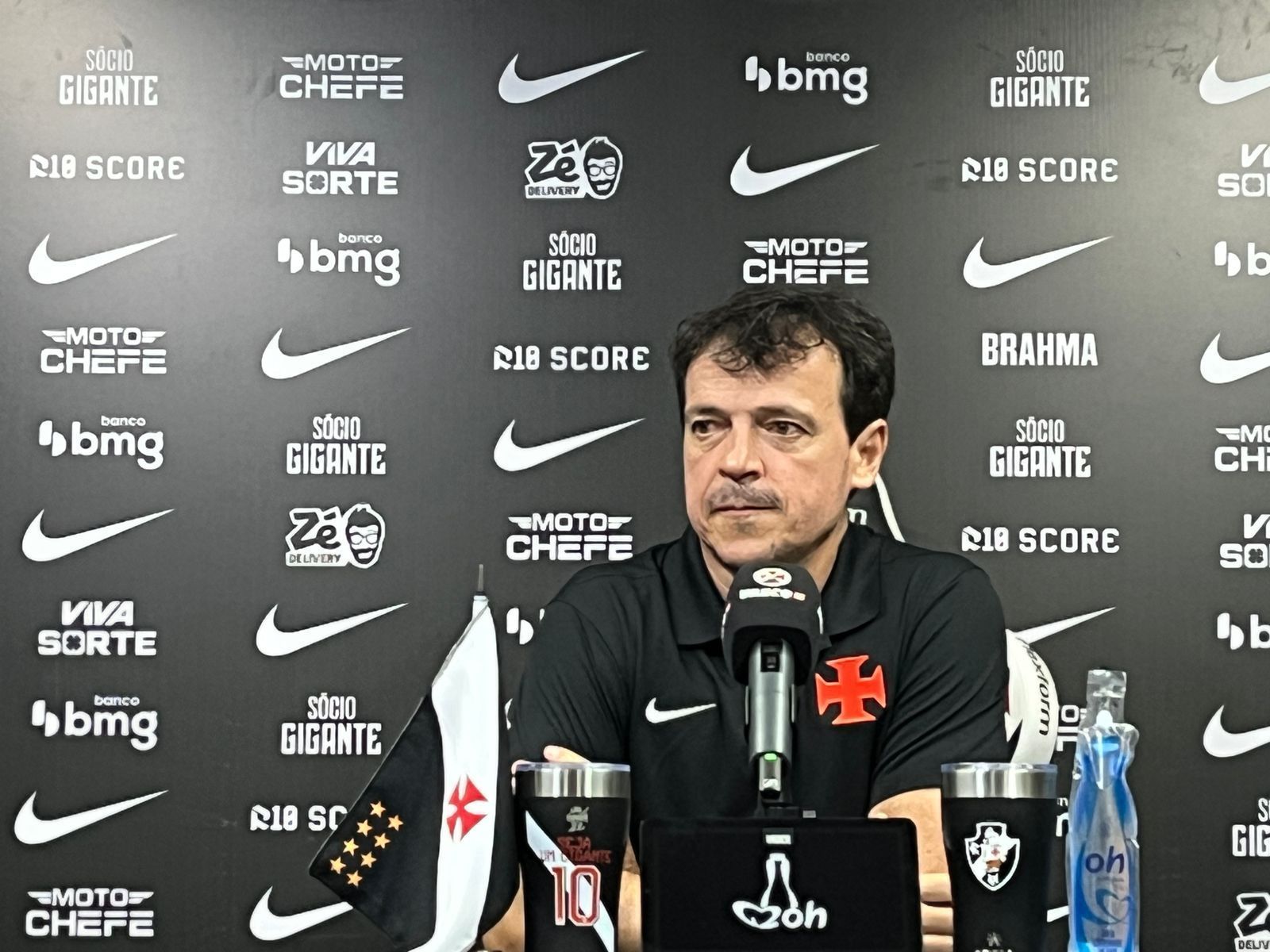 Diniz vê início ‘terrível’ do Vasco e descarta pedido de demissão no clube