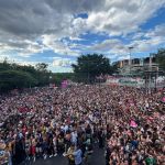 Vídeo: Marina Sena é ovacionada ao chegar para se apresentar no Bloco Marinada, em BH