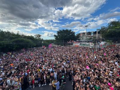 Bloco Marinada lotou o entorno do Mineirão, na Pampulha, em BH