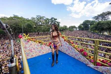 Marina Sena reuniu milhares de foliões no entorno do Mineirão, na Pampulha, em BH