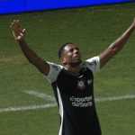 Joia decide, e Corinthians vence São Bernardo na última rodada do Campeonato Paulista