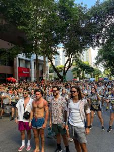 Banda Lagum desfila em bloco neste domingo de Carnaval