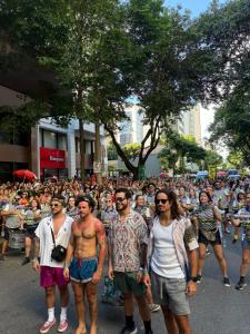 Banda Lagum desfila em bloco neste domingo de Carnaval