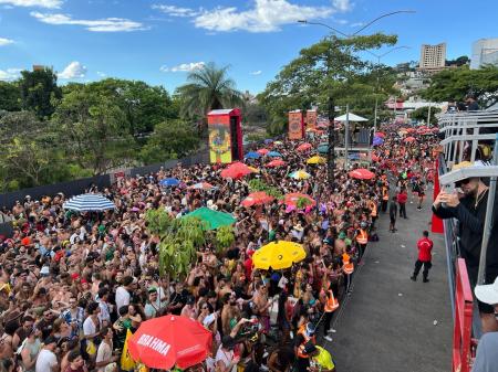 Bloco Swing Safado mistura música baiana e jeito mineiro em BH