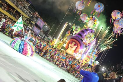 Segundo dia de desfiles das escolas de samba do Rio de Janeiro