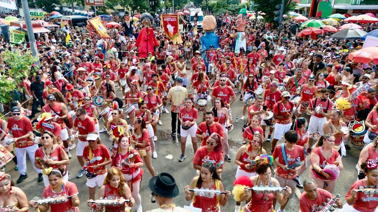 Bartucada, de Diamantina, atrai multidão de foliões nesta terça-feira (17) de Carnaval em BH