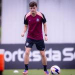 Corinthians se reapresenta, e meia avança em recuperação de lesão