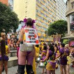 Ao som de maracatu, 'Baque de Mina' ocupa Região Centro-Sul de BH nesta terça (17)