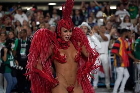 Paolla Oliveira em desfile da Grande Rio, no Carnaval do Rio de Janeiro de 2022