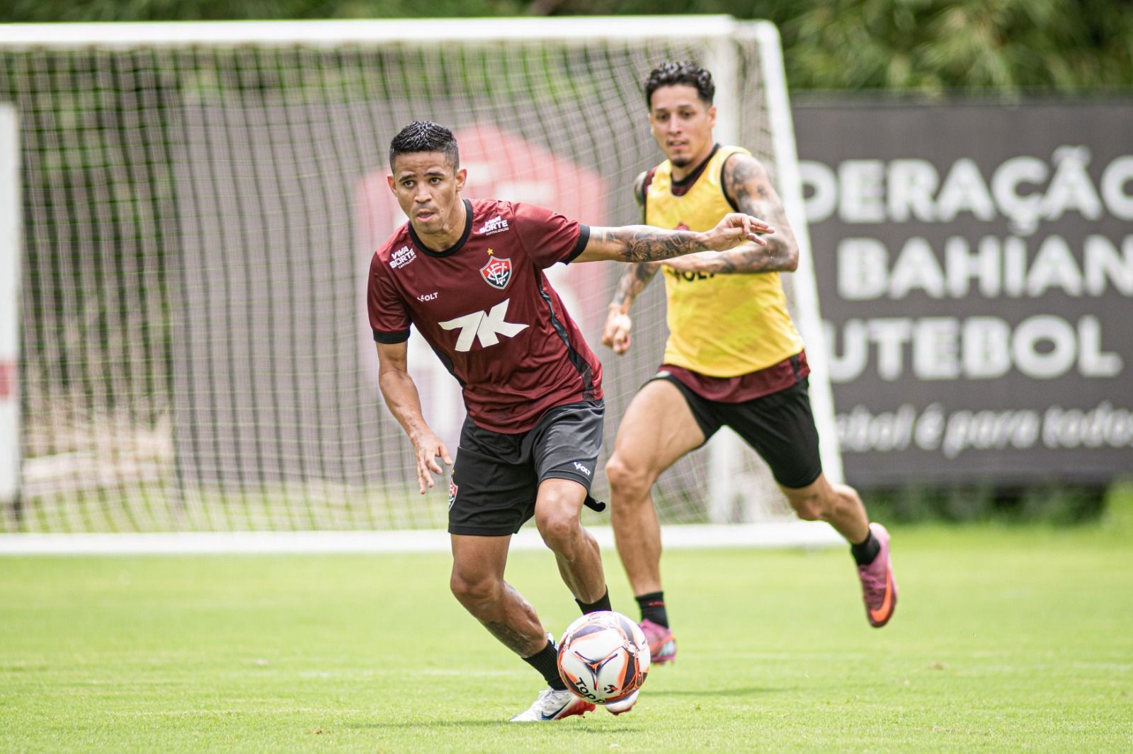 Pressionado, Vitória recebe Bahia de Feira para retomar vice-liderança do Baiano