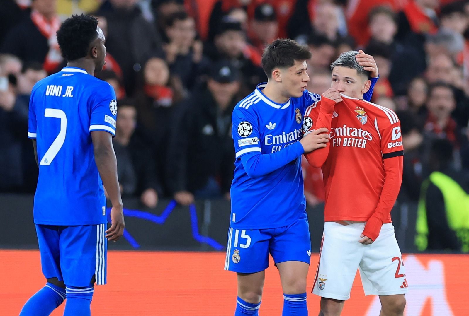 Benfica reage à suspensão de Prestianni, acusado de racismo por Vini Jr., e toma decisão