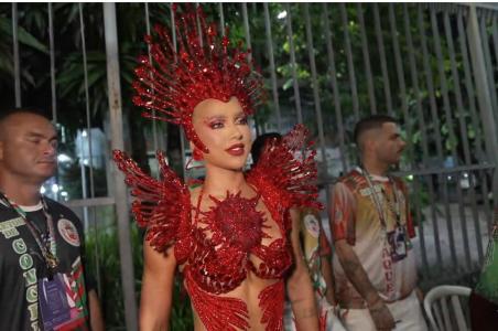 Virginia Fonseca se mostrou tensa antes da estreia como Rainha da Bateria da Grande Rio