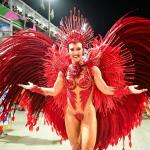 Virginia Fonseca tenta evitar exposição, mas fantasia descola na Sapucaí