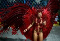 Virginia passa perrengue em desfile da Grande Rio na Sapucaí