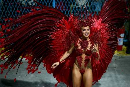 Fotos de Virginia Fonseca durante desfile pela Grande Rio, na Marquês de Sapucaí