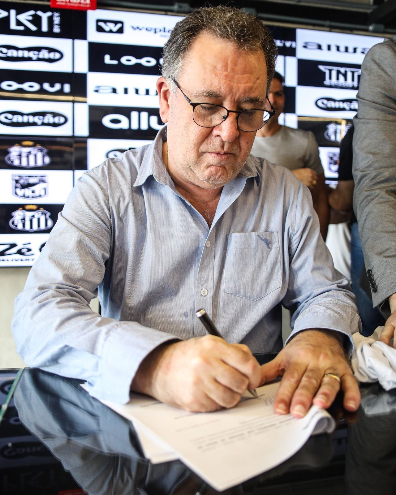 Santos busca arrecadar valor milionário para evitar transfer ban; entenda