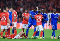 Uefa define punição para jogador argentino acusado de racismo por Vinicius Júnior