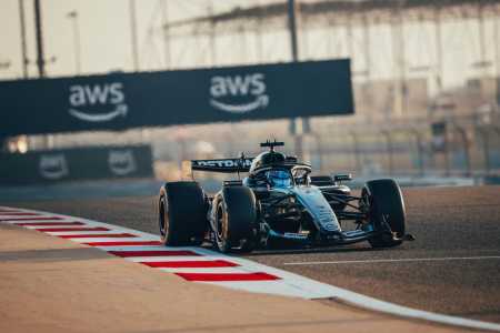 George Russell em ação pela Mercedes nos testes de pré-temporada da Fórmula 1