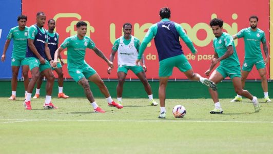 Jhon Arias trabalha com elenco do Palmeiras nesta quarta-feira (18), na Academia de Futebol