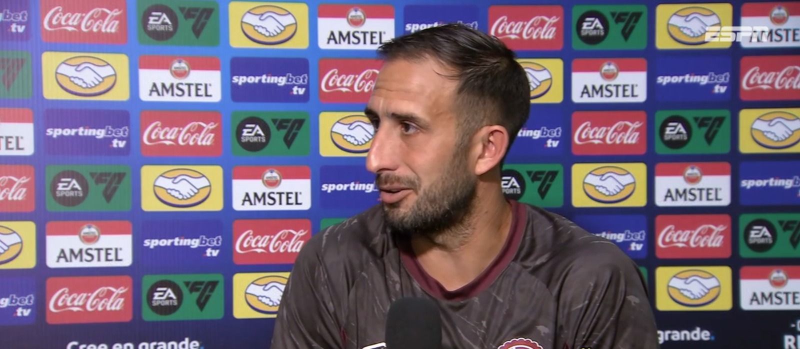 Capitão do Lanús relembra vitória sobre o Atlético ao falar do Flamengo: 'Não assusta'