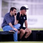 Corinthians traça planejamento para zaga com iminente saída de Cacá