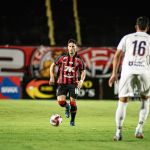 Ex-América marca, Vitória vence Bahia de Feira e assume vice-liderança no Baiano