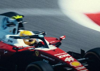Lewis Hamilton em ação pela Ferrari durante testes de pré-temporada da F1
