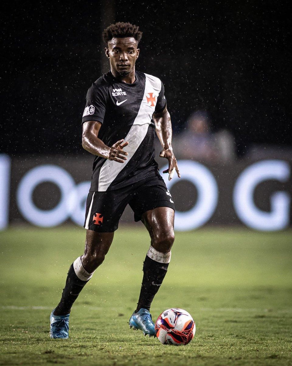 Volante sofre problema no joelho e pode desfalcar o Vasco em clássico decisivo