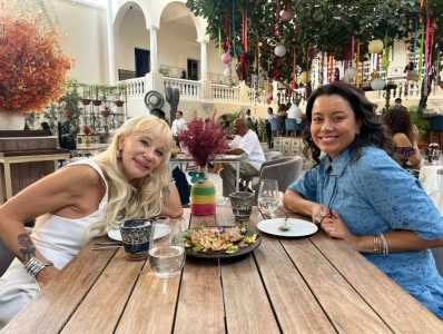 Daniela Filomeno em almoço com Astrid Gutsche, fundadora e confeiteira do Astrid y Gastón