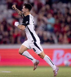 Rodrigo Garro celebrou o gol marcado contra o Athletico-PR