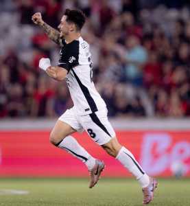 Rodrigo Garro celebrou o gol marcado contra o Athletico-PR