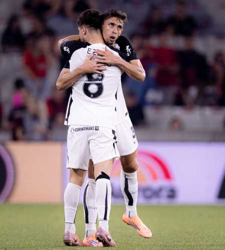 Rodrigo Garro e Gabriel Paulista em Athletico-PR x Corinthians