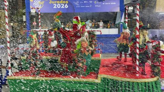 Desfile da Escola de Samba Estrela do Vale durante o Carnaval de 2026 em BH