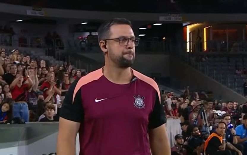 Árbitro relata ofensas de auxiliar do Corinthians expulso contra Athletico: 'Vou te f*'