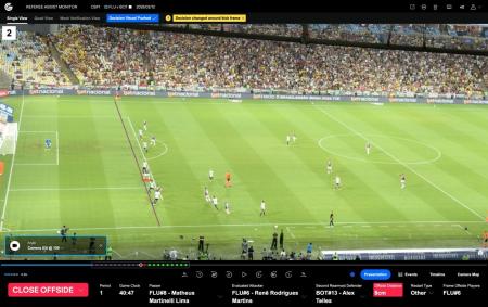 Imagem da revisão do impedimento semiautomático no Maracanã, no jogo entre Fluminense e Botafogo