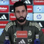 Treinador do Real Madrid sai em defesa de Vini Jr. após acusação de racismo